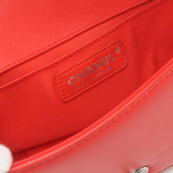 Chanel Boy Chanel Shoulder Bag Leather Shoulder Bag 17990939 in Great Condition - Picture 4 of 6